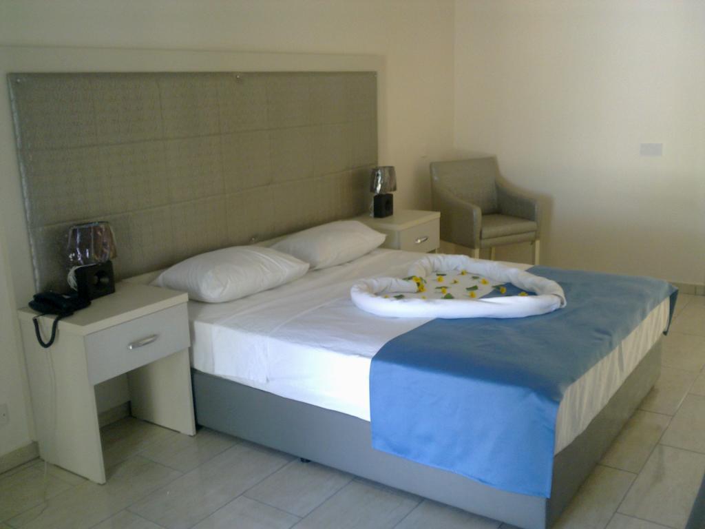 Club Alda Hotell Lapithos  Rom bilde